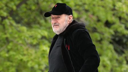 Gigi Becali nu vrea să creadă că americanii au dat 6.000.000 de euro pe Louis Munteanu şi a reacționat vehement