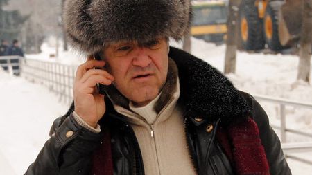 Cum ar suna anunțul lui Gigi la mica publicitate:** "Vând doi portari de națională și caut o rezervă! Pe unul vreau 100.000, la celălalt vă dau eu bani să-l luați!"