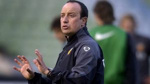 Benitez: "Arbitrii să fie vigilenți cu Drogba"