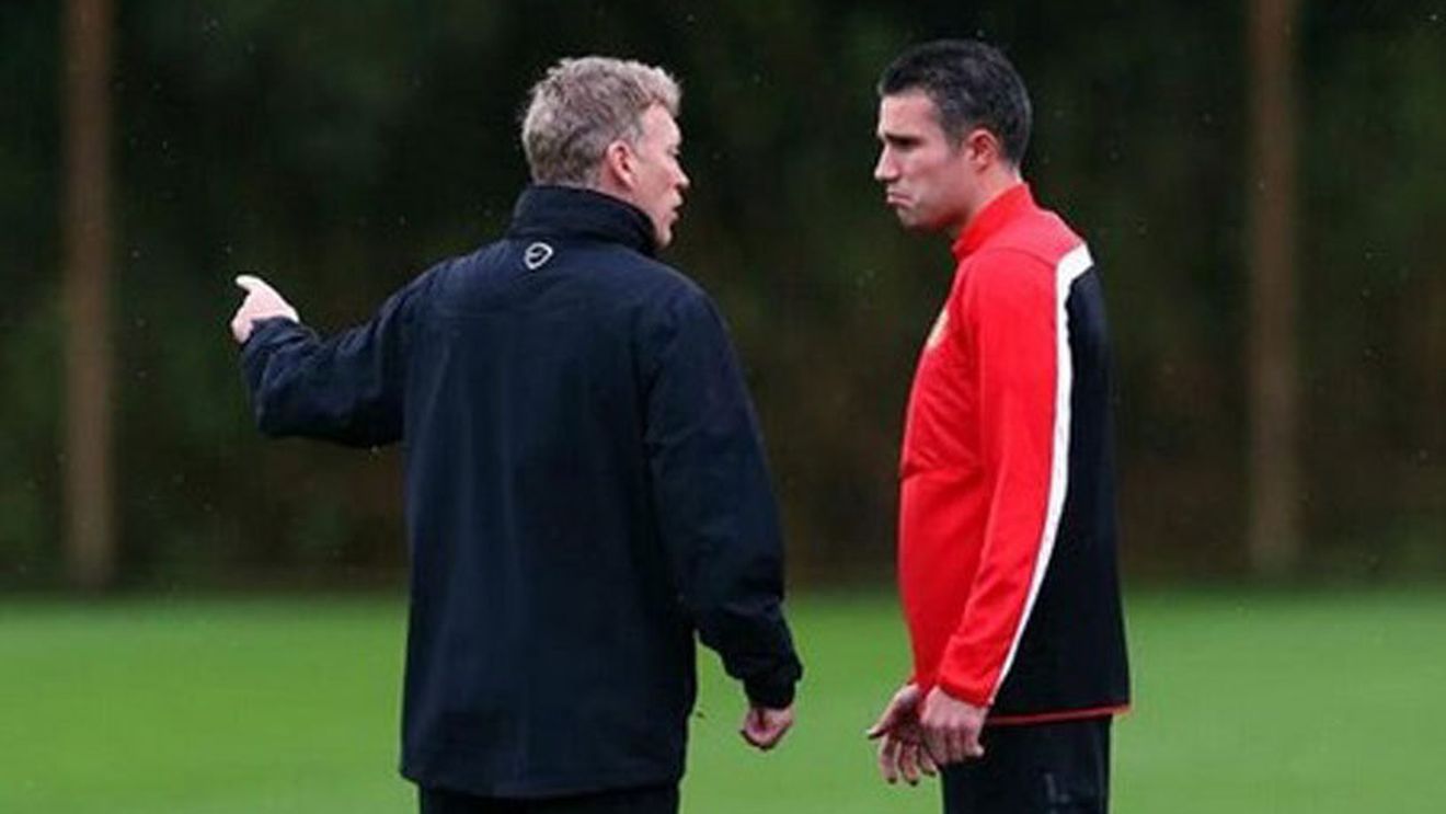 Van Persie a fost scos în afara lotului pentru meciul cu Sociedad! Moyes și-a motivat decizia: "Îl menajez" 