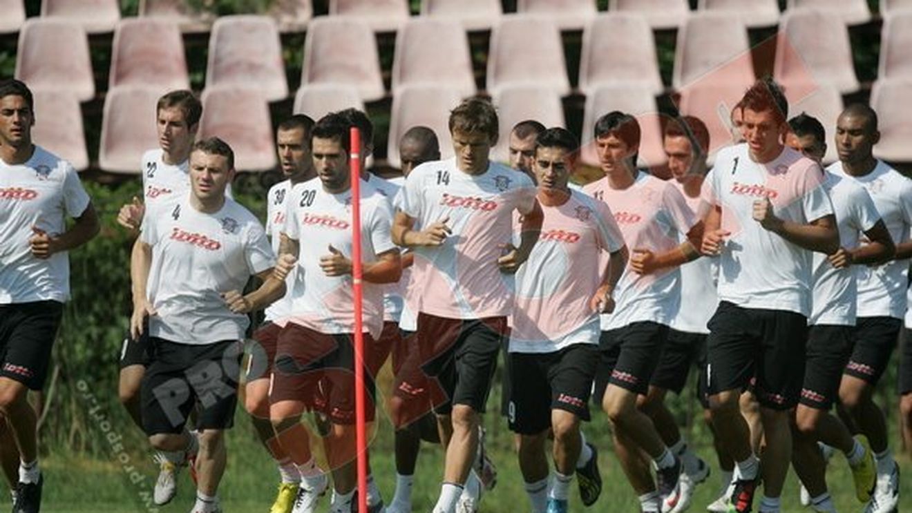 "Jucătorii sunt dezamăgiți de decizia TAS! Aveau bonusuri de primit!" FOTO Antrenamentul Rapidului