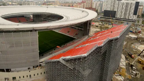 FOTO | Una dintre cele mai bizare arene din lume! Stadionul care are o peluză… în afara stadionului! Super-meciurile care se vor juca aici
