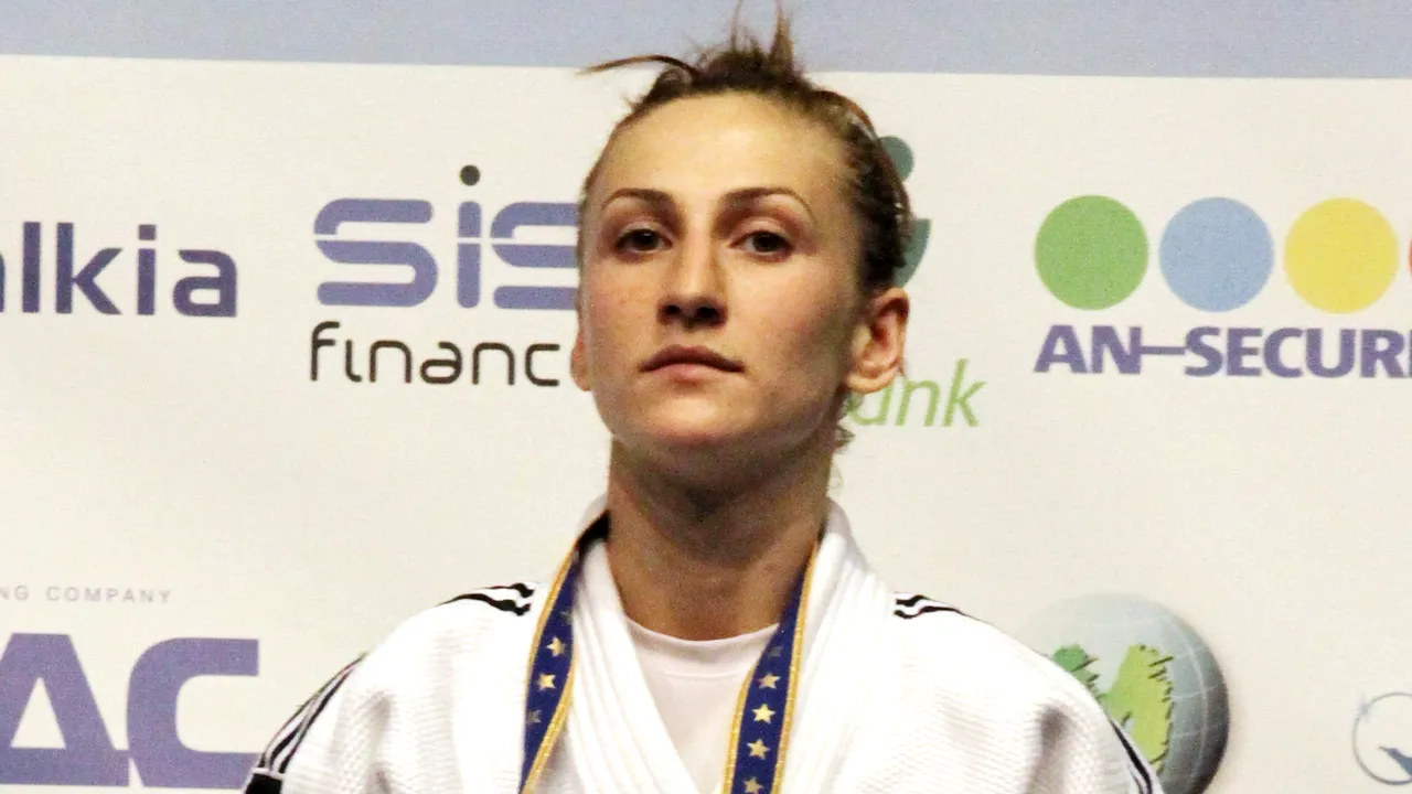 Judoka Monica Ungureanu bate tot. Dublă medaliată în acest an, craioveanca poate fi surpriza României la Rio 2016. Alina Dumitru: 