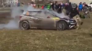 VIDEO Accident la Raliul Monte-Carlo! Jari-Matti Latvala a intrat cu mașina într-un fotograf 