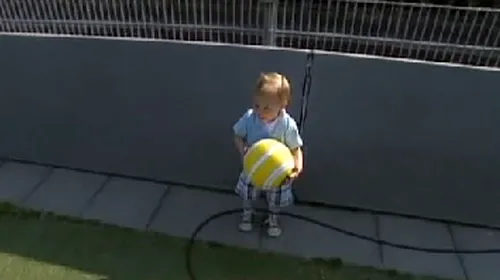 VIDEO Venlo continuă nebunia!** Copilul-minune de DOAR UN AN al Olandei, prezentat oficial în stilul marilor campioni