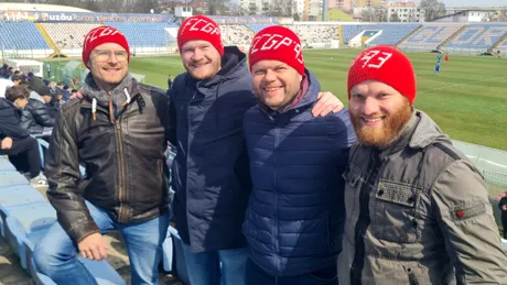 Surpriza din tribună la meciul Metalul Buzău - CS Dinamo 4-2! Motivul pentru care patru frați nemți au venit special în România pentru a urmări jocul din Liga 2