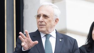 Un fond de investiții din Anglia i-a făcut ofertă lui Mugur Isărescu, prin intermediari, pentru „bijuteria” din Cotroceni în care britanicii au vrut să bage zeci de milioane de euro