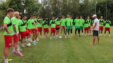 Nicolae Dică are 14 noutăți în lotul Concordiei pentru noul sezon de Liga 2. Fiul său ”a dispărut”, iar ultimii nou-veniți sunt de la FCU Craiova și Corvinul