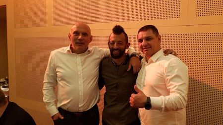 Totul a pornit de la "Swedish Bomber". Ganea a intrat tare la Kamara, într-o încleștare pe "Ilie Oană" din Ploiești, solistul s-a supărat și a reacționat. Replica fostului atacant: "Nici nu l-am atins. S-a lovit de o stâncă din Țara Făgărașului" | FOTO 