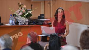 Reportaj în aula C1 de la UNEFS! Andreea Răducan a devenit "doctor în sport": "E o 'medalie' importantă pentru mine!"