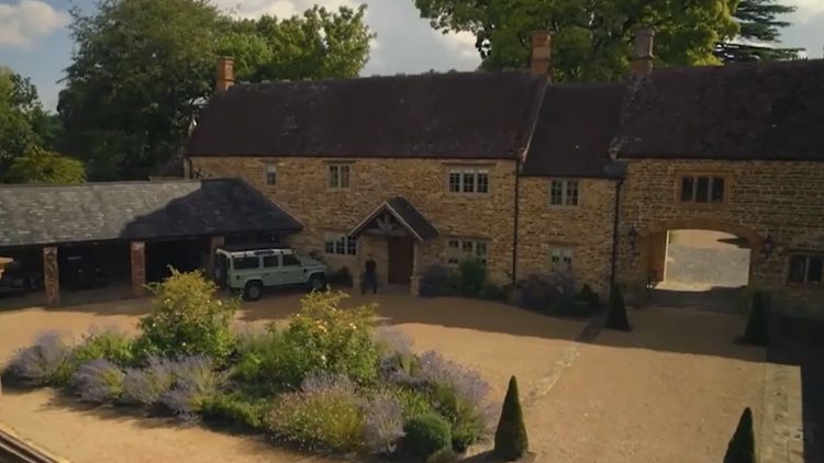 Cum arată vila de 11.000.000 a lui Christian Horner. Imagini cu piscina spectaculoasă