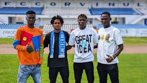 S-a terminat încrederea lui Florin Maxim în jucătorii români? Patru nigerieni ”de perspectivă” tocmai trecuți de vârsta junioratului au semnat cu Corvinul!