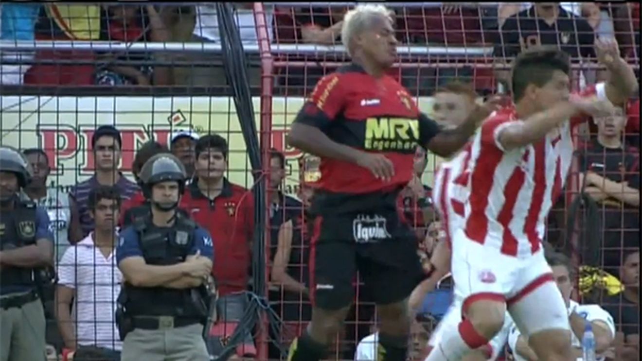 VIDEO** "Pierdut DINTE, ofer recompensă găsitorului"! Un jucător face tot posibilul pentru a-și întregi zâmbetul