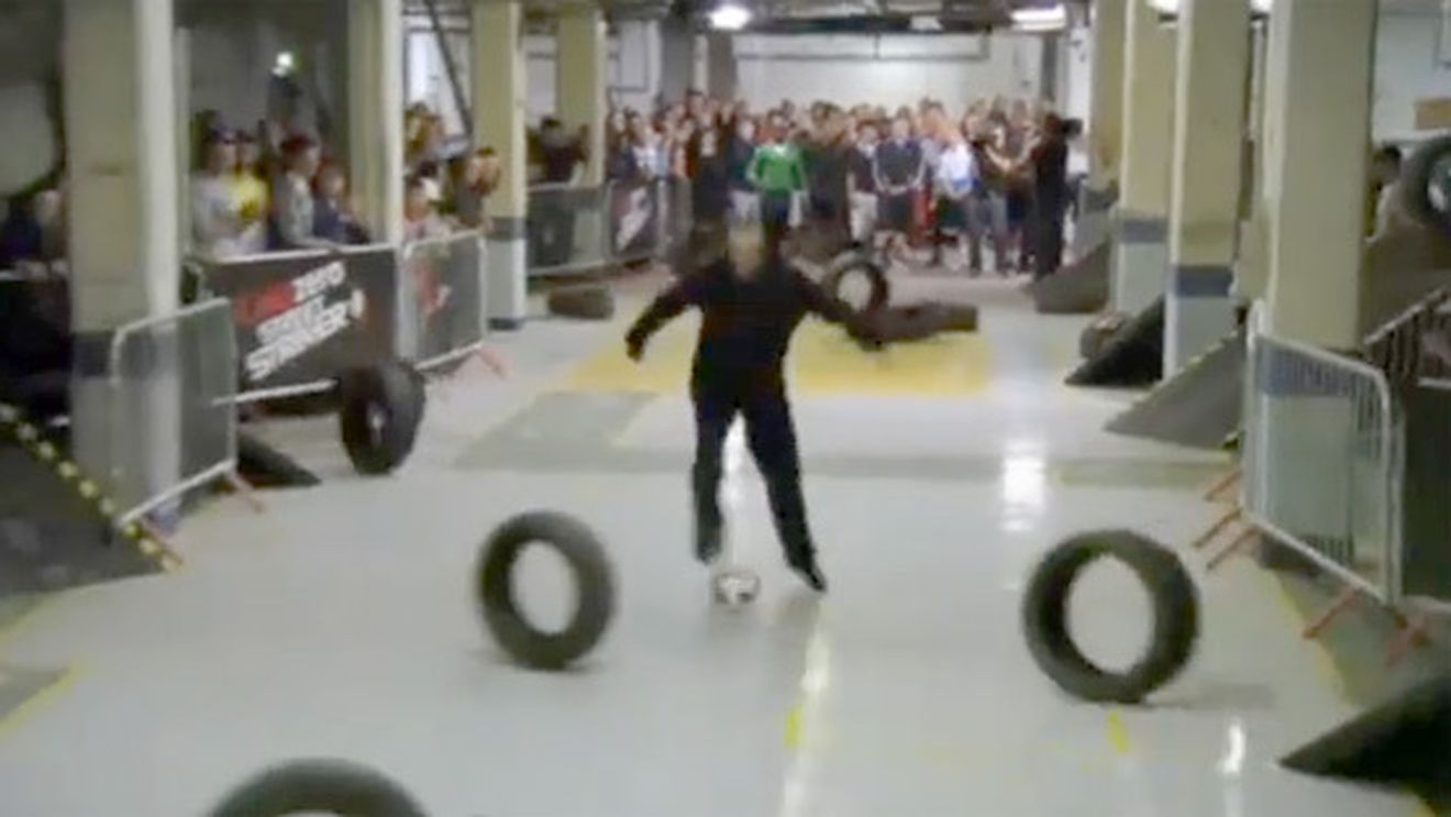 VIDEO** În criză de formă la echipa de club, Rooney se descurcă mai bine prin reclame