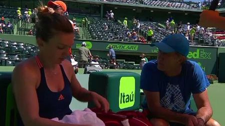 "Sunt atât de Â«moartăÂ»... Joc ridicol!" Tensiuni între Simona Halep și Darren Cahill, în timpul meciului pierdut la Miami: "Nu mai da din cap când greșesc!" Dialogul dintre cei doi