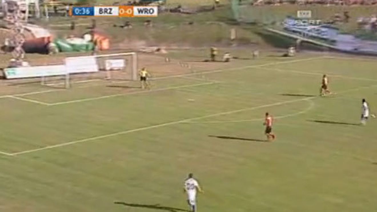 VIDEO Cea mai hilară fază a săptămânii!** Nu a știut cum să procedeze cu mingea și...a comis-o