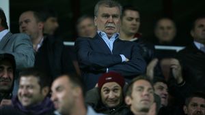 Dinu Gheorghe:** "Nu mă mai uit la meciurile lui Dinamo, că mi se face scârbă și iar mă cheamă la comisii":)