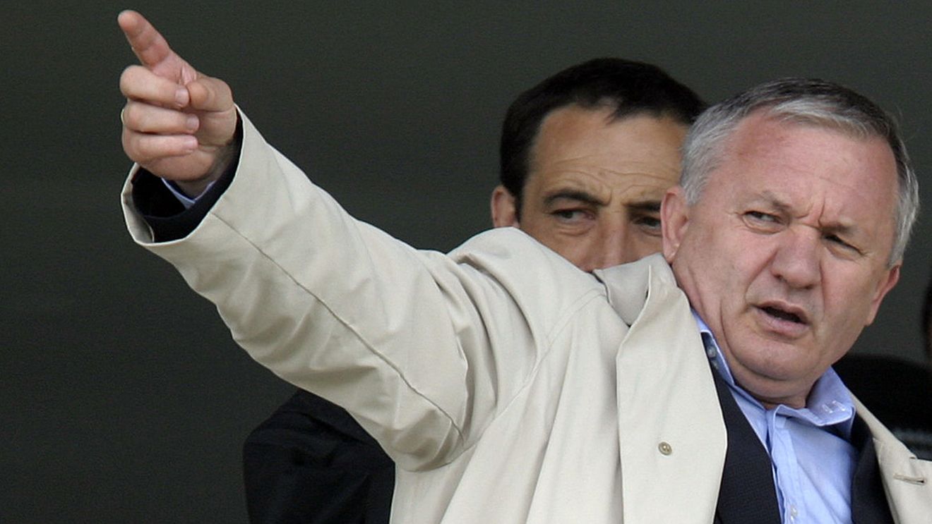 Porumboiu:"Cine primește bani se prostituează"