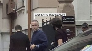 Imaginile momentului! Ce tată grijuliu este Laurențiu Reghecampf: unde s-a dus cu Luca, fiul său, după ce Anamaria Prodan a pornit un nou scandal, legat de firma în care puștiul este băgat împreună cu noua iubită a tatălui său! FOTO & VIDEO EXCLUSIV