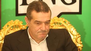 "Becali se gândește să vândă Steaua din cauza suporterilor!"