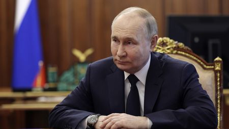 Vladimir Putin a aprobat lansarea unui model Dacia. Cum arată și ce denumire a primit: mașina a devenit rapid favorita rușilor