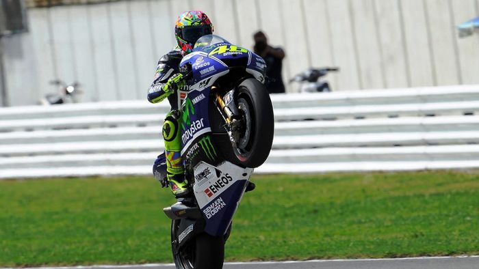 Valentino Rossi s-a întors! "Il Dottore" a câștigat GP-ul de la Misano, cursă în care Marc Marquez a căzut. Nou record mondial pentru italian: 5000 de puncte la toate clasele