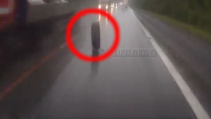VIDEO - Cum poți să mori din pricina unui cauciuc scăpat de sub control
