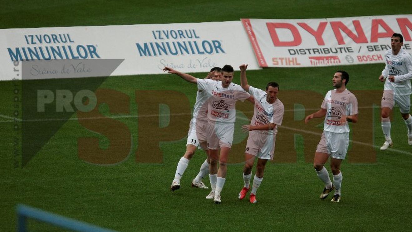 Otopeniul, asaltat de 'Glorie'