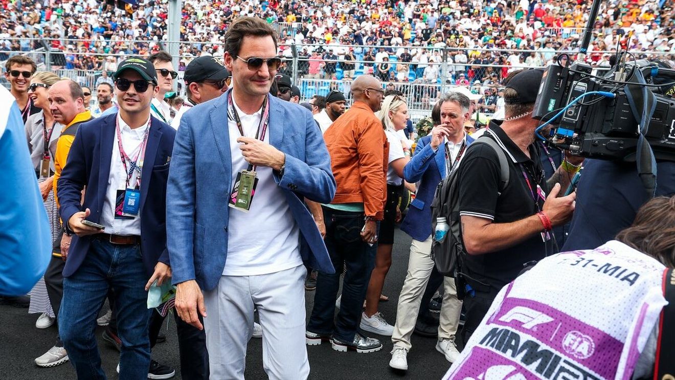 Moment stânjenitor pentru Roger Federer! Cum i s-a putut adresa un fan: „Domnule Rafael Nadal, faceți o poză cu mine?"