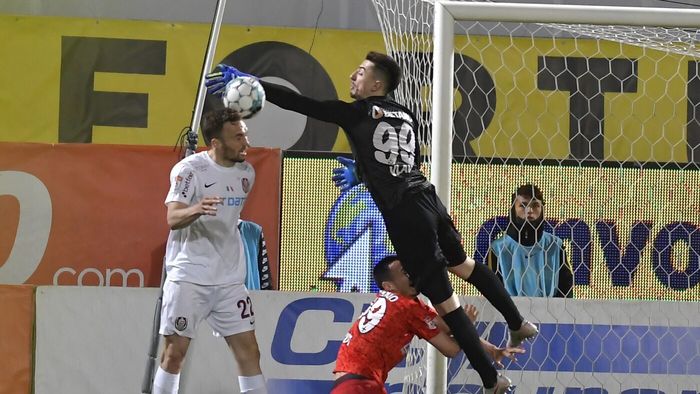 Atacantul certat public de patron răspunde: „Nu sunt Messi, să dau 2-3 goluri pe meci!” | INTERVIU