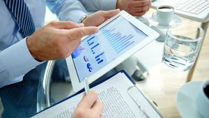 Ghid de Navigare în Lumea Creditelor: Între Nevoie Reală și Capcane Financiare (P)