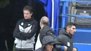 Gică Popescu a făcut IUREȘ la TV. Derapaj FĂRĂ PRECEDENT: „Trebuie să înjuri și să ai o reacție violentă ca să te arbitreze bine!”