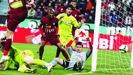 Introdus de 'nevoie', Tătărușanu a ajuns** EROUL lui Lippi