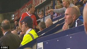 Bad boy Bowyer** a înjurat o bunică!