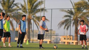 „Mâna dreaptă" a lui Cosmin Olăroiu și Mircea Rednic s-a întors în Arabia Saudită! „Sunt fericit că aici pot antrena, iar seara dorm liniștit" + Atac asupra tehnicienilor din Liga 1 | EXCLUSIV