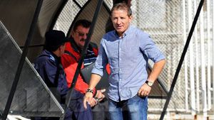 Refuzat de Neagoe și Falub, Condescu l-a convins pe Nanu să preia banca tehnică a Pandurilor.  "Am găsit la Târgu Jiu doar copii de 18-20 de ani! Avem nevoie de jucători cu experiență!"