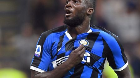 "Îl oprești doar dacă îi dai 10 banane". Un analist TV din Italia, dat afară după ce a făcut o remarcă rasistă la adresa lui Romelu Lukaku