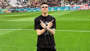 Gigi Becali nu s-a abținut şi a dat vina pe viața amoroasă a lui Tavi Popescu: „Când stă dragostea cu tine, vai, vai, vai. Se îndoaie genunchiul”