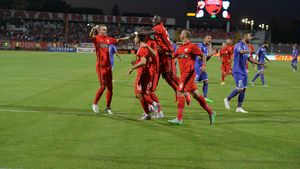 Dinamo renunță la doi jucători aduși în această vară. Dinu Gheorghe confirmă: "Jucătorii vin și pleacă". Unul dintre ei a fost mărul discordiei între Rednic și directorul general