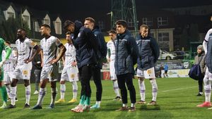 Gluma anului în fotbalul din România s-a auzit pe transmisiunea în direct a unui meci! Comentatorul a izbucnit în râs pe loc