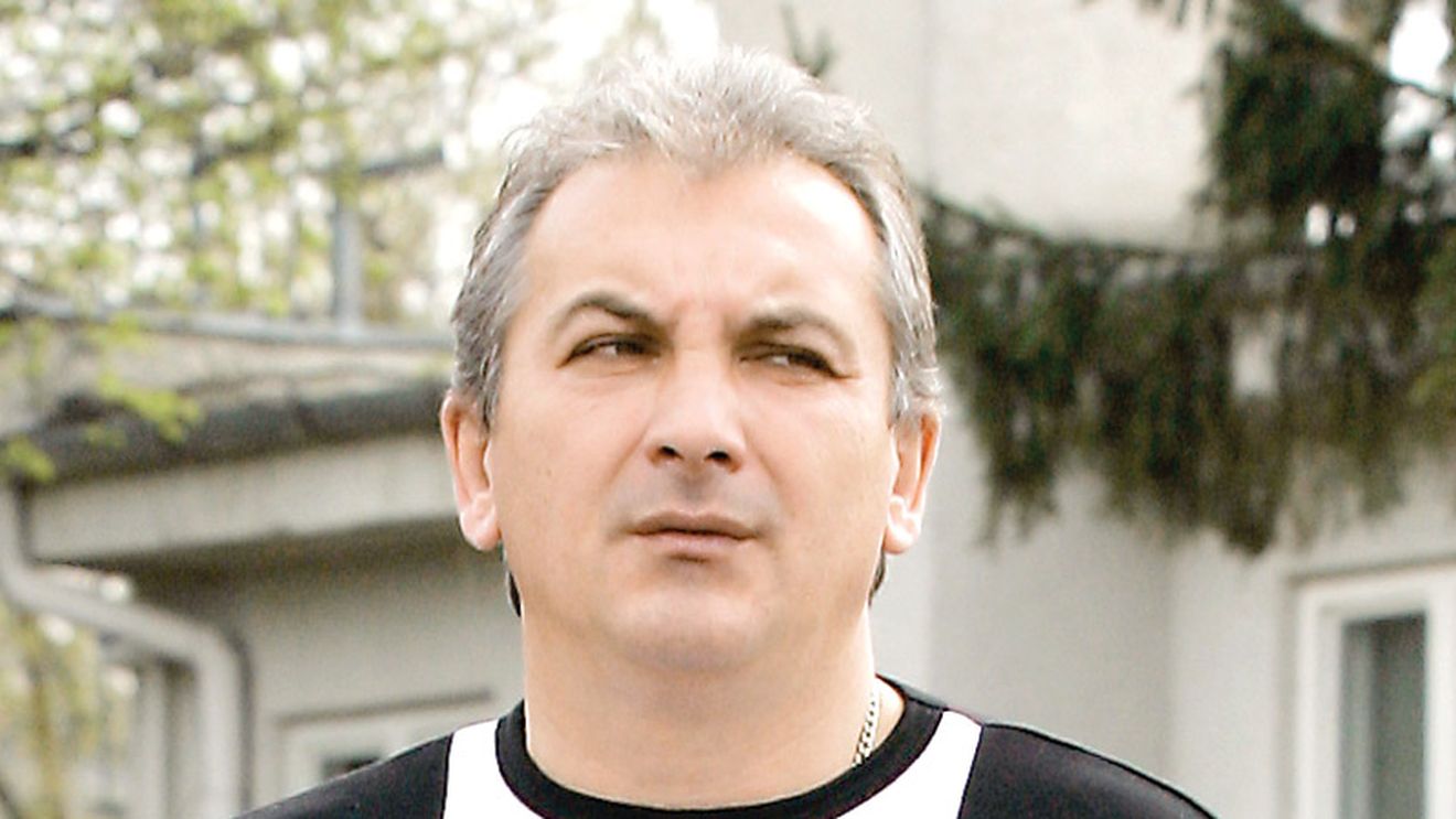 Trei fundași pentru „Meszi"