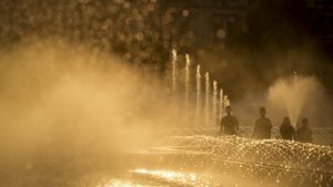 Canicula și mizeria de sub preș. Apă rece, să nu miroasă!