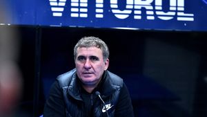 Cât de mare e Gică Hagi: ce mesaj a postat Ambasada SUA de la Bucureşti când „Regele" s-a dus să-şi reînnoiască viza