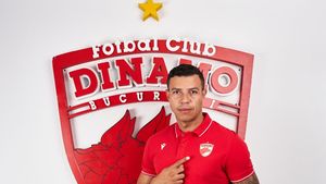 Compromisul făcut de Dinamo pentru a-l aduce pe Lucas Alves, căpitanul desemnat de Ovidiu Burcă la debutul în Superliga. Clauza incredibilă prin care „câinii” îl pot pierde în pauza competițională. „Așa l-am convins să semneze”. Reacția lui Andrei Nicolescu | EXCLUSIV