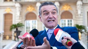 Becali a revenit în țară: "Am de făcut un anunț important"** Ce decizii a luat imediat după meciul cu Ajax Amsterdam