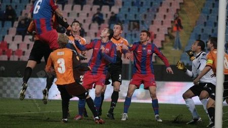 Reacția presei din Olanda:** "Utrecht a cedat în două minute! Stancu i-a dus pe români spre victorie"