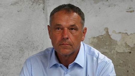 „Am decis să nu fac chimioterapie, dar să am o viață normală”. Fostul fotbalist de națională a luat decizia dură în lupta cu cancerul