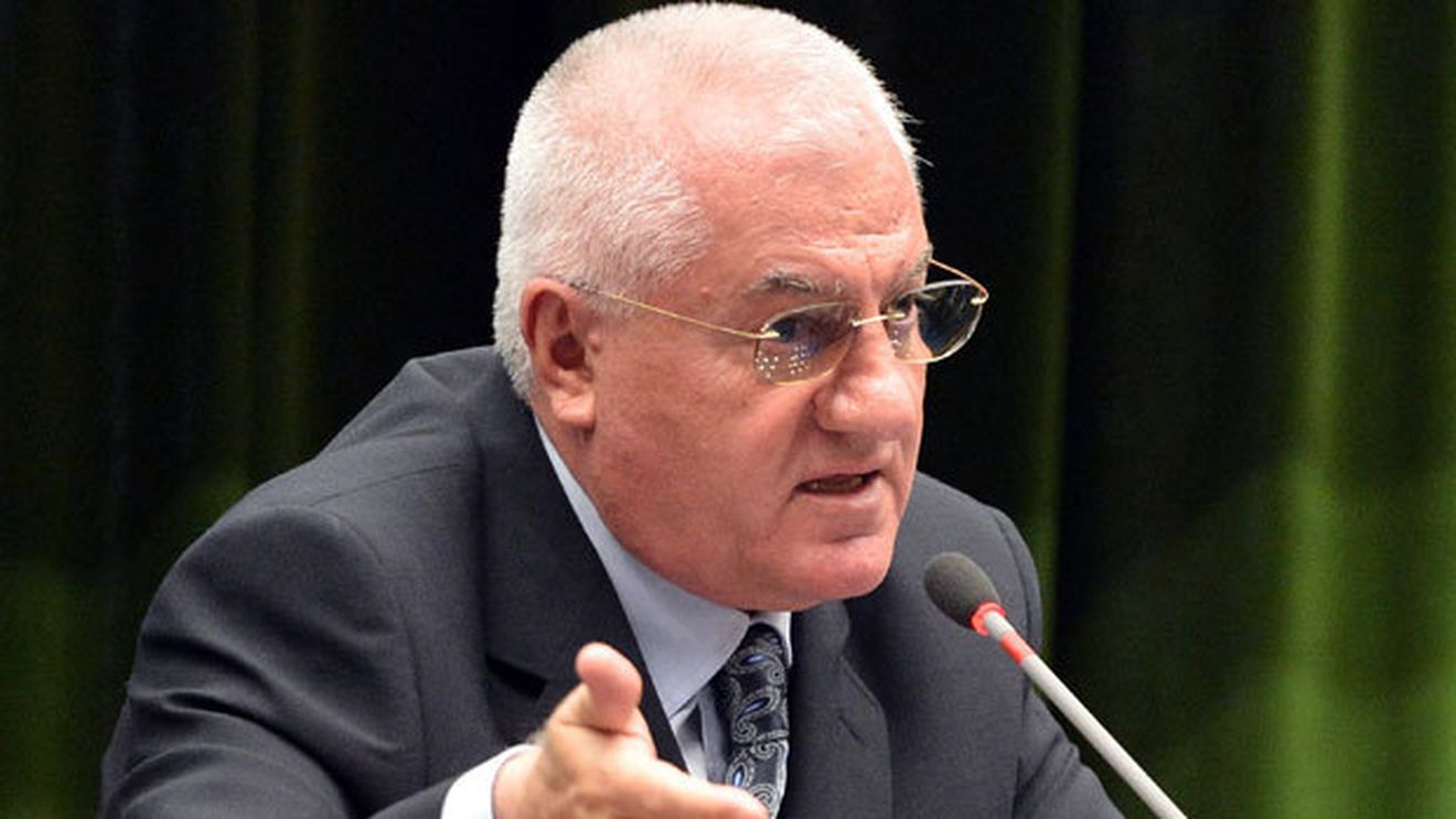 Pe Dragomir "îl doare în pălărie" de echilibrul luptei la titlu!** Șeful LPF îi ia la mișto pe cei de la CFR: "Să zică mersi că nu i-am pus să joace la 24 de ore cu Steaua"