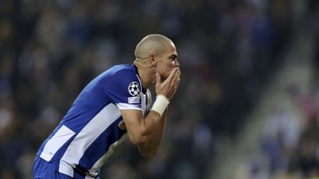 S-a scris istorie în UEFA Champions League, iar membrii „Generației de Aur” au rămas cu gura căscată: „Ce mânâncă băiatul ăsta?!”. Record impresionant doborât de prietenul lui Cristiano Ronaldo | VIDEO