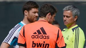 Fotbalul nu va mai fi niciodată la fel! Noua regulă UEFA care AMENINȚĂ‚ granzii Europei!** Mourinho se bucură: "Real Madrid nu va avea probleme!"